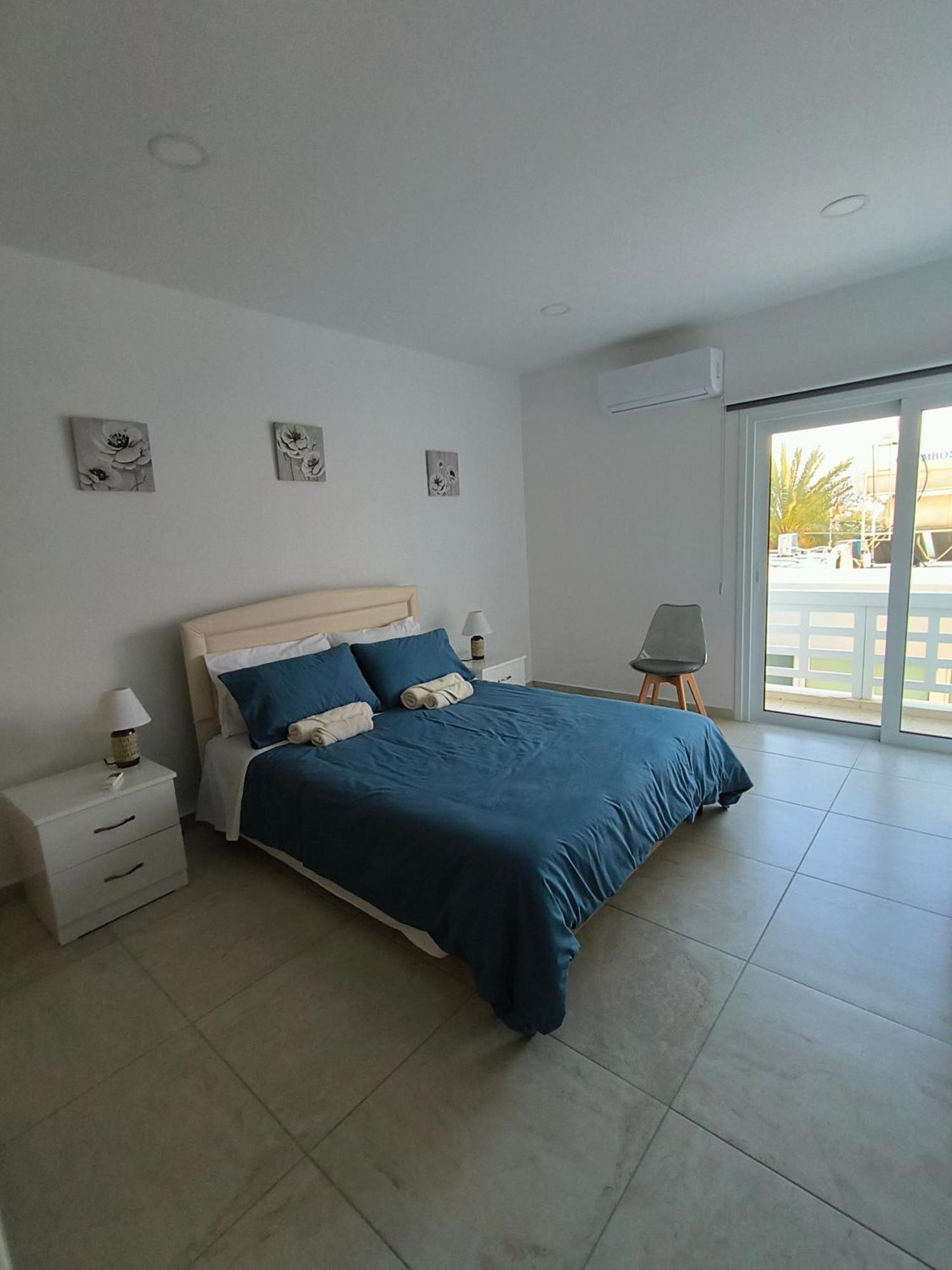 Beachhouse * Ларнака
